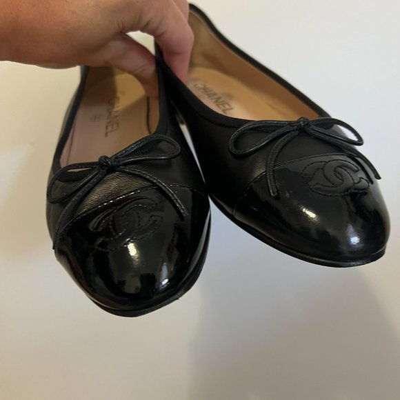 Chanel CC Interlocking CC Logo Bow Ballet Flats - Picture 9 of 15